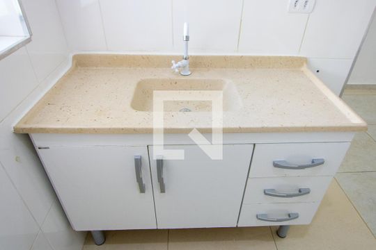 Cozinha de casa para alugar com 2 quartos, 52m² em Vila Eldizia, Santo André