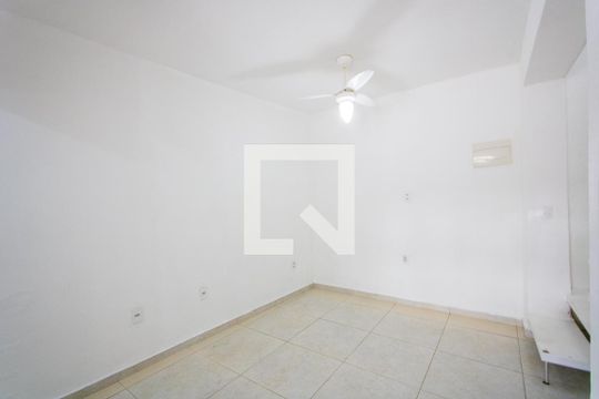 Sala de casa para alugar com 2 quartos, 52m² em Vila Eldizia, Santo André
