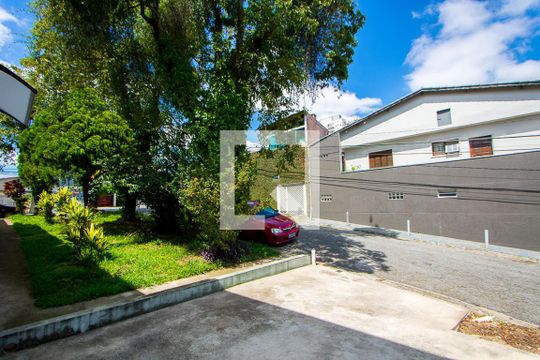 Fachada de casa para alugar com 2 quartos, 52m² em Vila Eldizia, Santo André