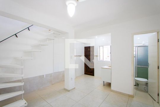 Casa para alugar com 2 quartos, 52m² em Vila Eldizia, Santo André