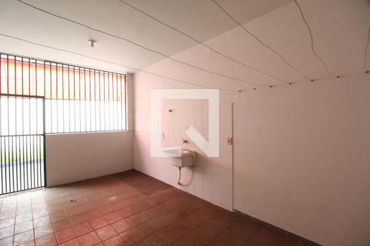 Área de Serviço de casa para alugar com 6 quartos, 320m² em Nossa Senhora Aparecida, Uberlândia