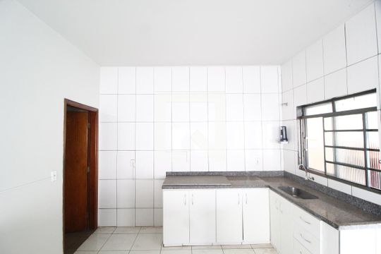 Cozinha de casa para alugar com 6 quartos, 320m² em Nossa Senhora Aparecida, Uberlândia