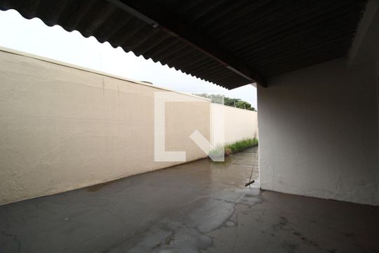 Quintal de casa para alugar com 6 quartos, 320m² em Nossa Senhora Aparecida, Uberlândia