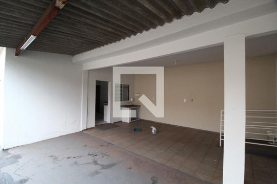 Quintal de casa para alugar com 6 quartos, 320m² em Nossa Senhora Aparecida, Uberlândia