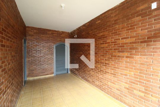 Garagem de casa para alugar com 6 quartos, 320m² em Nossa Senhora Aparecida, Uberlândia