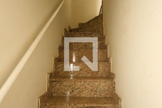 escada de casa de condomínio à venda com 2 quartos, 61m² em Chácara Belenzinho, São Paulo