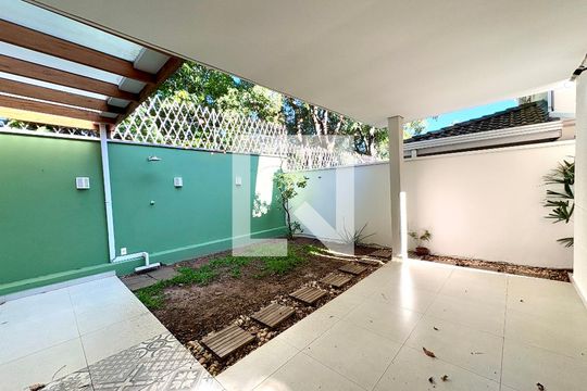 Quintal de casa de condomínio à venda com 3 quartos, 126m² em Medeiros, Jundiaí