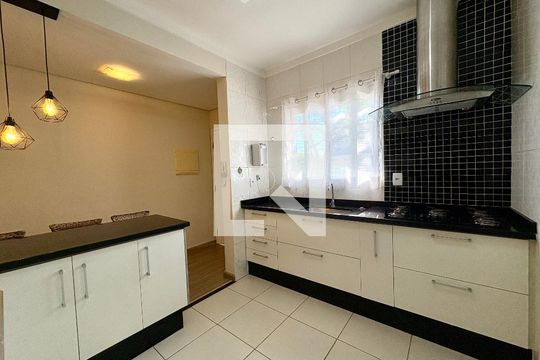 Cozinha de casa de condomínio à venda com 3 quartos, 126m² em Medeiros, Jundiaí