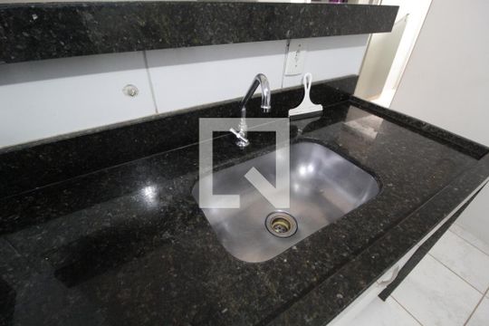 Cozinha de apartamento para alugar com 2 quartos, 45m² em Shopping Park, Uberlândia