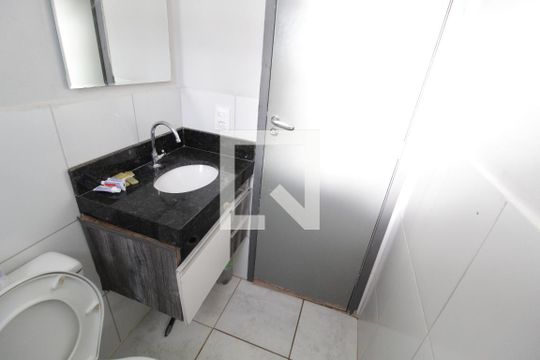 Banheiro Social de apartamento para alugar com 2 quartos, 45m² em Shopping Park, Uberlândia