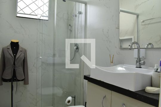 Banheiro da Suíte 1 de casa para alugar com 4 quartos, 300m² em Centro Cívico, Curitiba
