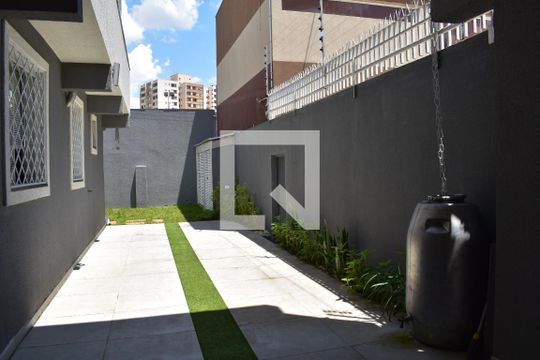 Garagem de casa para alugar com 4 quartos, 300m² em Centro Cívico, Curitiba