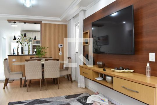 Casa para alugar com 4 quartos, 300m² em Centro Cívico, Curitiba