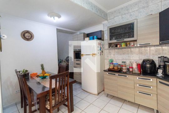 Cozinha 2 de casa à venda com 5 quartos, 174m² em Vila Granada, São Paulo