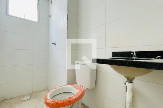 Banheiro de apartamento para alugar com 2 quartos, 46m² em Jardim do Triunfo, Guarulhos