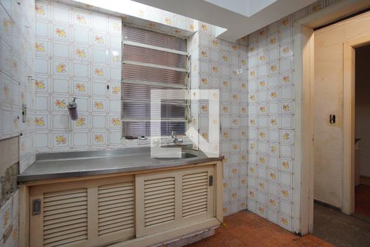 Cozinha de apartamento à venda com 3 quartos, 80m² em Floresta, Porto Alegre