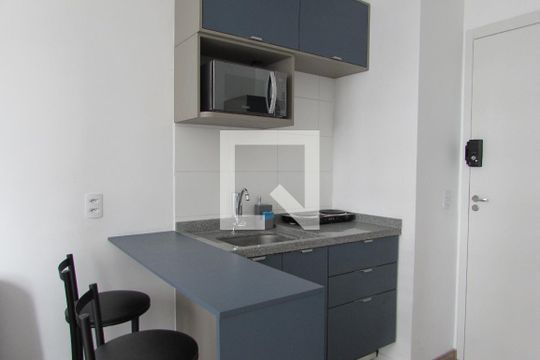 Cozinha de apartamento para alugar com 1 quarto, 24m² em Butantã, São Paulo