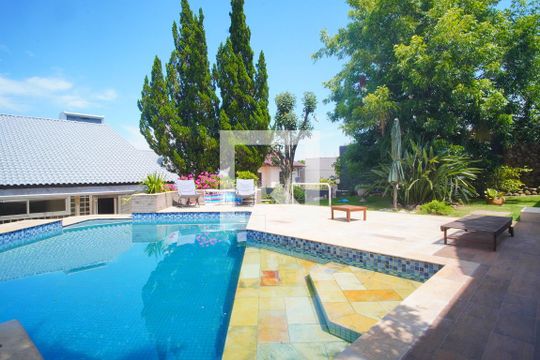 Quintal e Piscina de casa para alugar com 3 quartos, 500m² em Chácara das Pedras, Porto Alegre