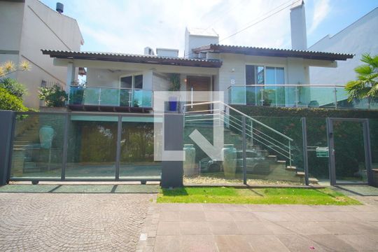 Fachada de casa para alugar com 3 quartos, 500m² em Chácara das Pedras, Porto Alegre