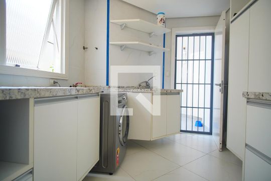 Área de Serviço de casa para alugar com 3 quartos, 500m² em Chácara das Pedras, Porto Alegre