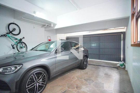 Garagem - Duas Vagas Cobertas de casa para alugar com 3 quartos, 500m² em Chácara das Pedras, Porto Alegre