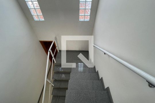 Escadas de casa à venda com 3 quartos, 225m² em Jardim Bonfiglioli, São Paulo