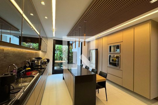 Cozinha de apartamento à venda com 4 quartos, 400m² em Barra da Tijuca, Rio de Janeiro