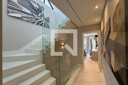 Corredor de apartamento à venda com 4 quartos, 400m² em Barra da Tijuca, Rio de Janeiro