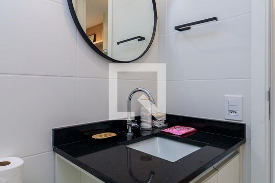 Banheiro de apartamento para alugar com 1 quarto, 23m² em Jardim das Acacias, São Paulo