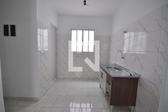 Cozinha de casa para alugar com 1 quarto, 32m² em Vila Constança, São Paulo