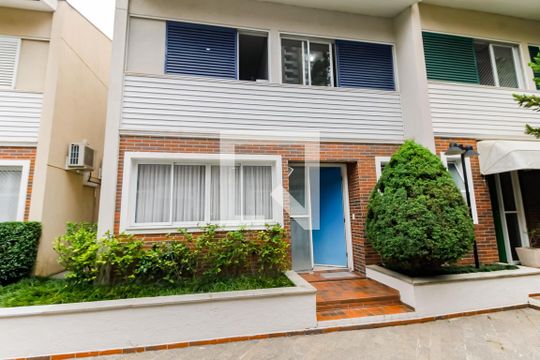 Fachada de casa de condomínio à venda com 4 quartos, 230m² em Vila Andrade, São Paulo