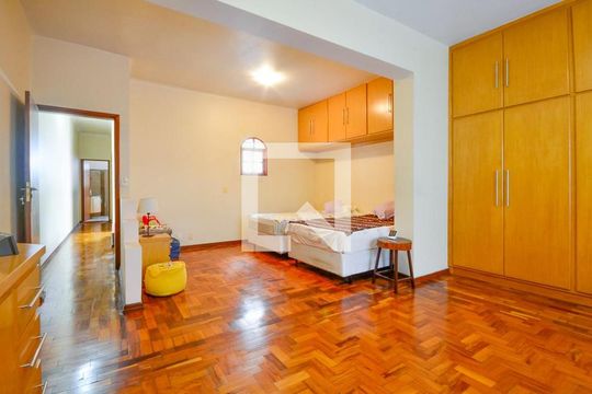 Casa à venda com 4 quartos, 252m² em Cambuci, São Paulo