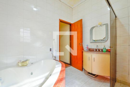 Casa à venda com 4 quartos, 252m² em Cambuci, São Paulo