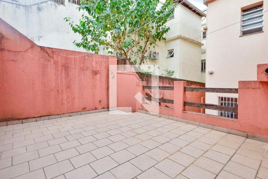 Casa à venda com 4 quartos, 252m² em Cambuci, São Paulo