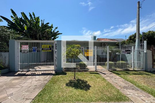 Fachada de casa à venda com 3 quartos, 235m² em Scharlau, São Leopoldo