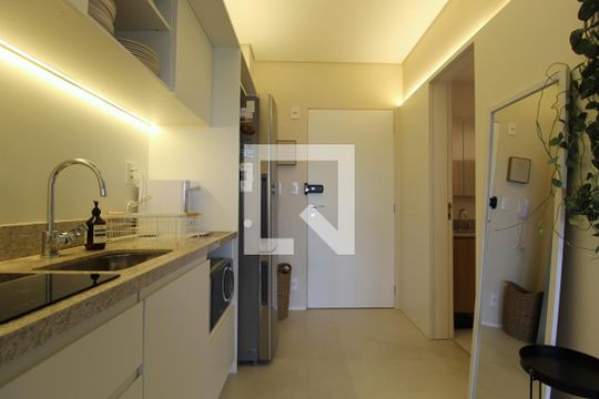 Cozinha de kitnet/studio à venda com 1 quarto, 35m² em Indianópolis, São Paulo