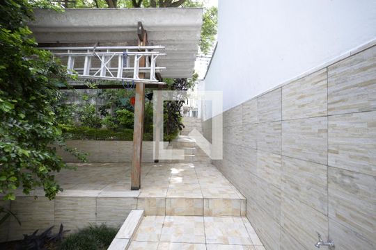 Quintal de casa à venda com 3 quartos, 213m² em  Jardim da Glória, São Paulo