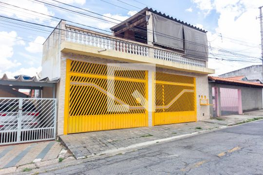 Fachada de casa à venda com 3 quartos, 230m² em Bela Vista, Osasco