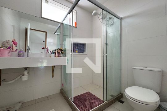 Banheiro Social de casa de condomínio à venda com 4 quartos, 280m² em Vargem Grande, Rio de Janeiro