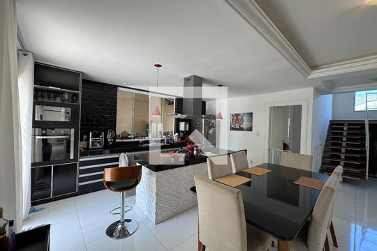 Sala de casa de condomínio à venda com 4 quartos, 280m² em Vargem Grande, Rio de Janeiro