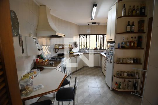 Cozinha de casa de condomínio à venda com 5 quartos, 400m² em Residencial Vila Verde, Campinas
