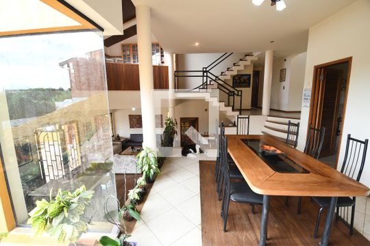 Sala de casa de condomínio à venda com 5 quartos, 400m² em Residencial Vila Verde, Campinas