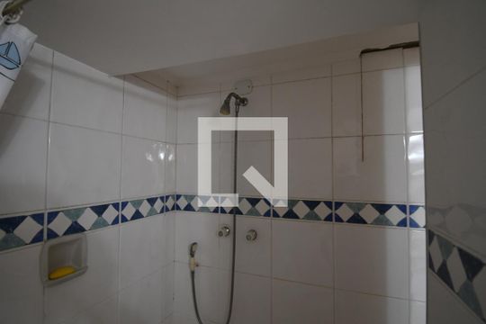 Banheiro de Piscina de casa de condomínio à venda com 5 quartos, 400m² em Residencial Vila Verde, Campinas