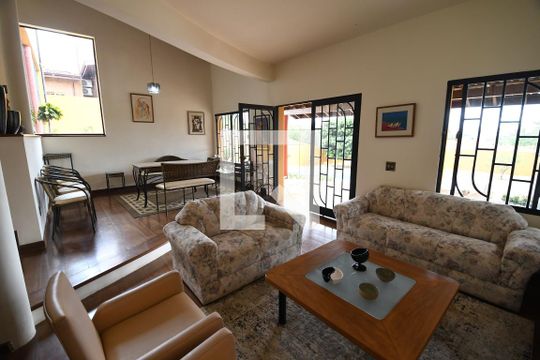 Sala de casa de condomínio à venda com 5 quartos, 400m² em Residencial Vila Verde, Campinas