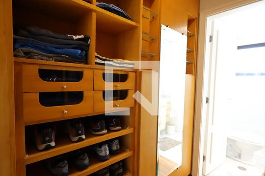 Closet da Suíte 4 de apartamento à venda com 4 quartos, 288m² em Paraíso do Morumbi, São Paulo