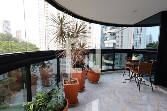 Varanda  de apartamento à venda com 4 quartos, 288m² em Paraíso do Morumbi, São Paulo