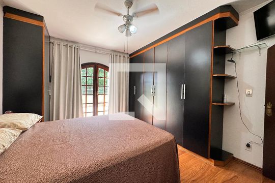 Suite  de casa à venda com 3 quartos, 175m² em Jardim Utinga, Santo André