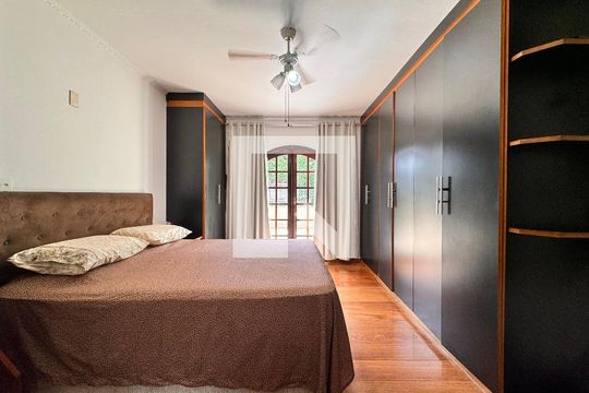 Suite  de casa à venda com 3 quartos, 175m² em Jardim Utinga, Santo André