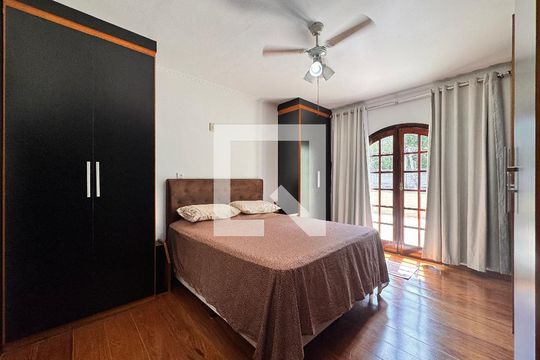 Suite  de casa à venda com 3 quartos, 175m² em Jardim Utinga, Santo André