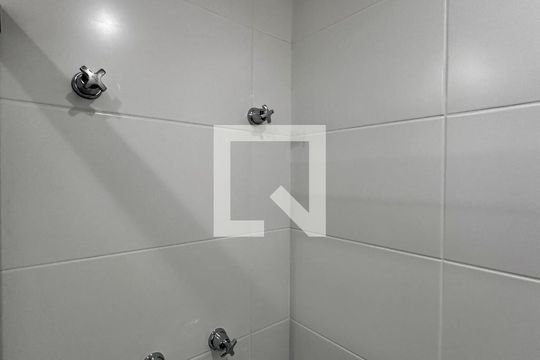 Banheiro de kitnet/studio à venda com 0 quarto, 30m² em Jardim das Acacias, São Paulo
